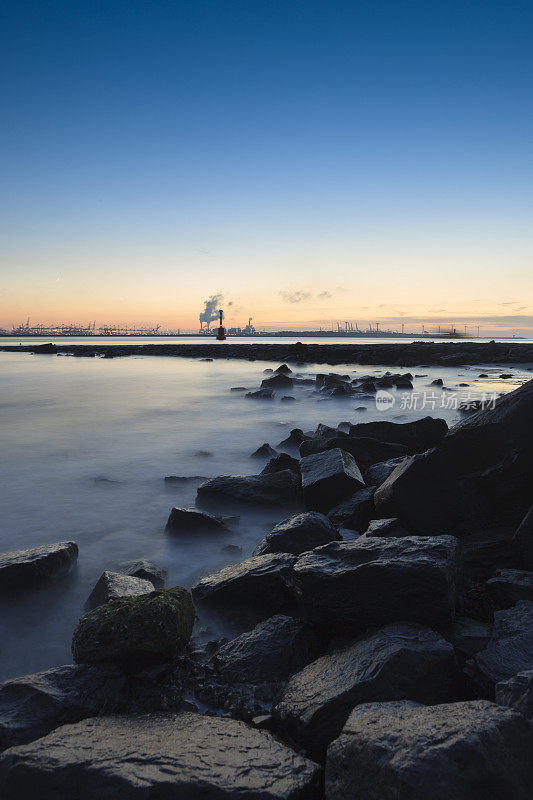 neuwe Waterweg河沿岸多变的海景